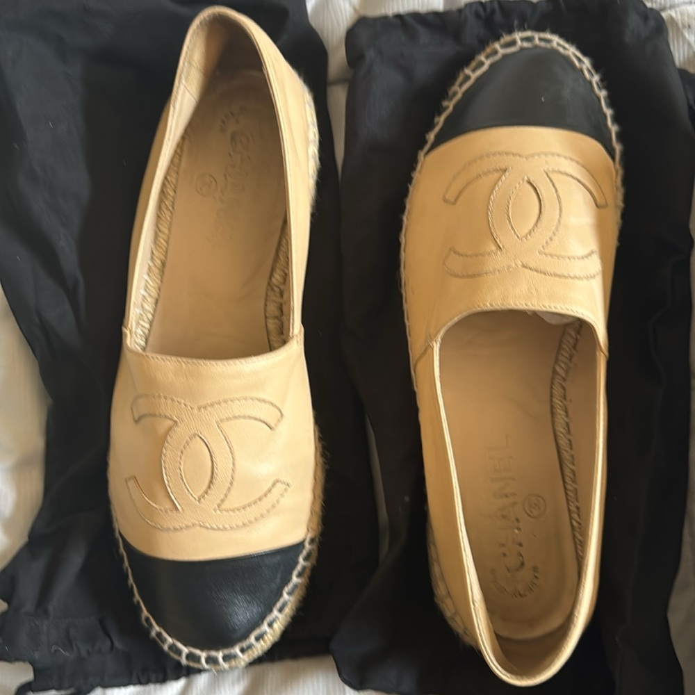 Chanel lamb skin espadrilles black and beige - Picture 4 of 4